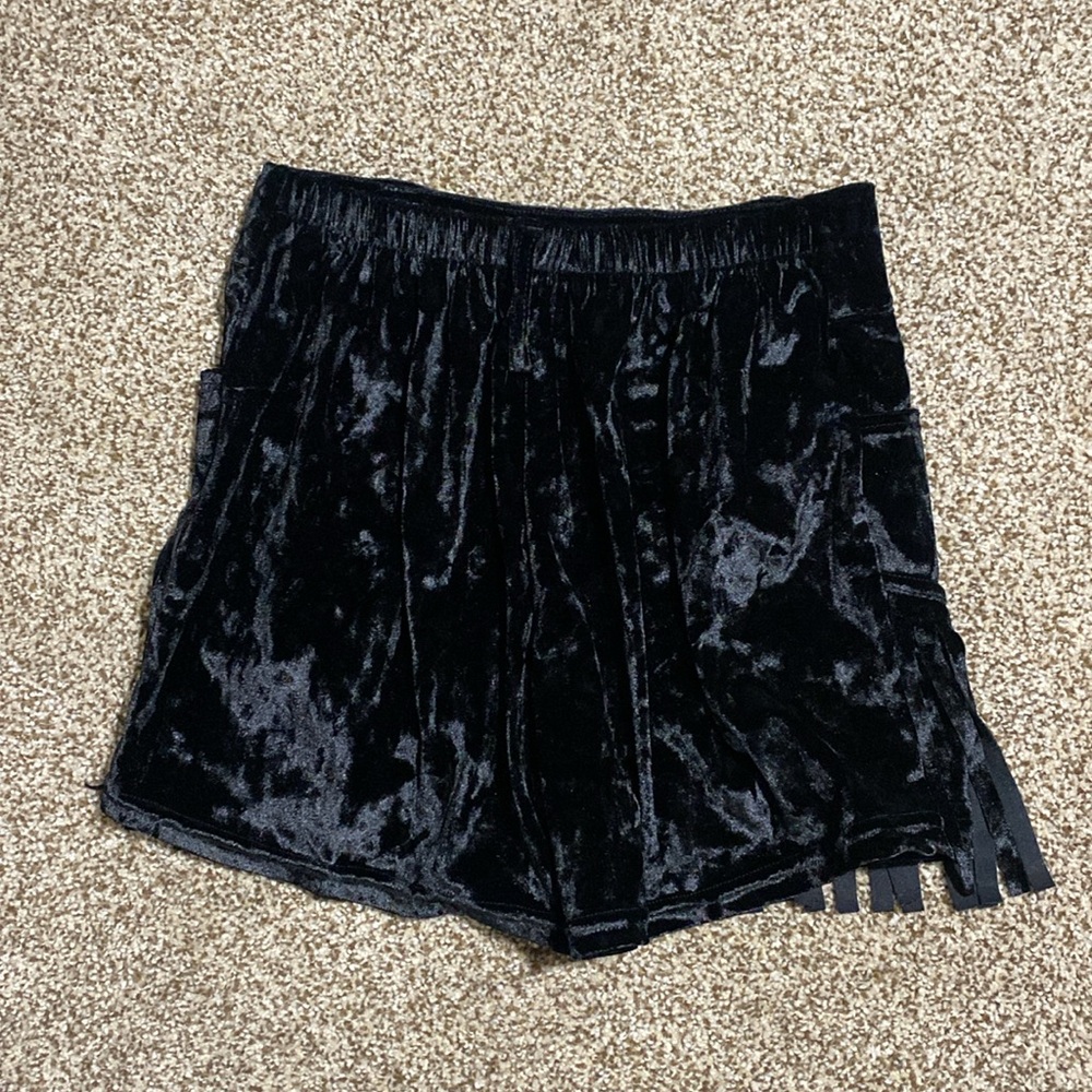Velvet fringe shorts - Picture 3 of 3